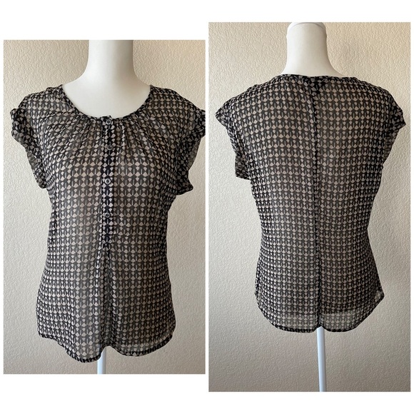 Banana Republic Sheer shirt sleeve blouse- x-small - Picture 1 of 2